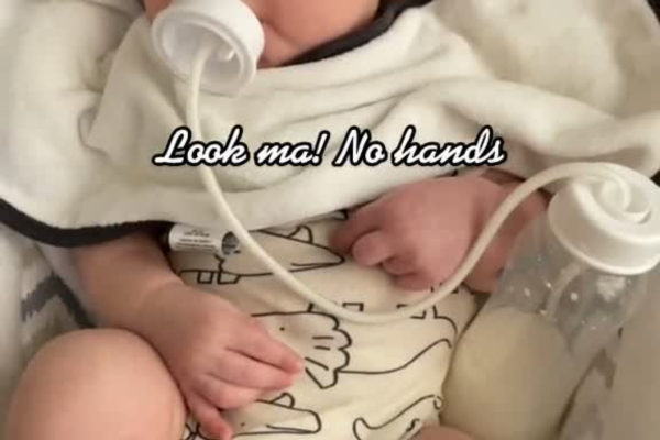 Freihand-Babyflasche